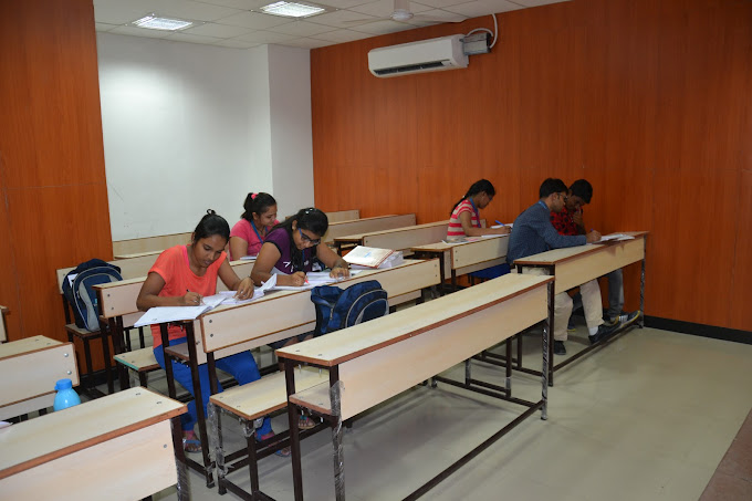 Aakash Institute - Manjalpur, Vadodara